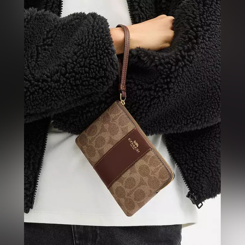COACH Corner Zip Wristlet in Signature coated canvas, Brown NWT